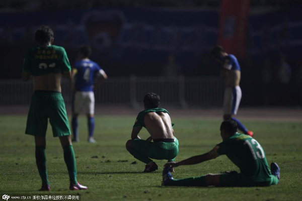  佛罗伦萨主场照明故障比赛中断半小时  