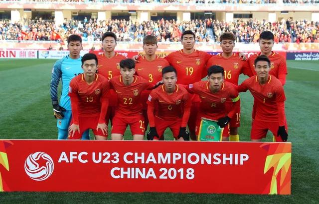  蓝月军团横扫红军，曼城三球大胜登顶榜首  