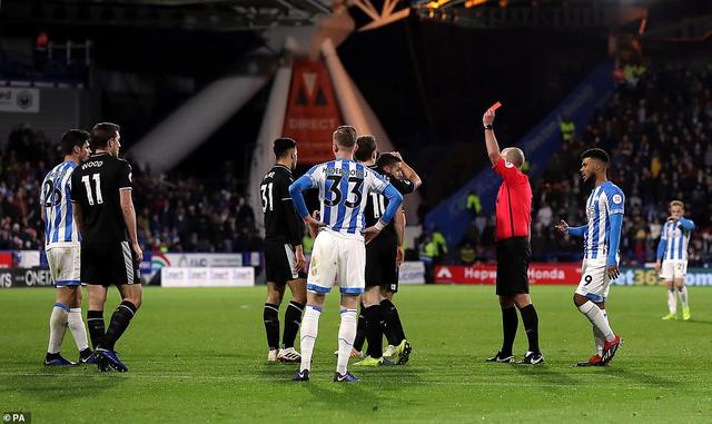  比勒菲尔德主场雨战告捷，关键三分点燃保级曙光