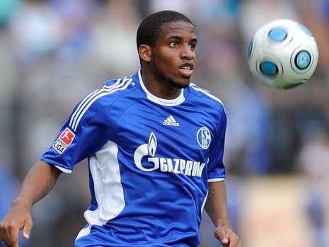  沙尔克04重建初见成效，矿冶之城期待复兴曙光